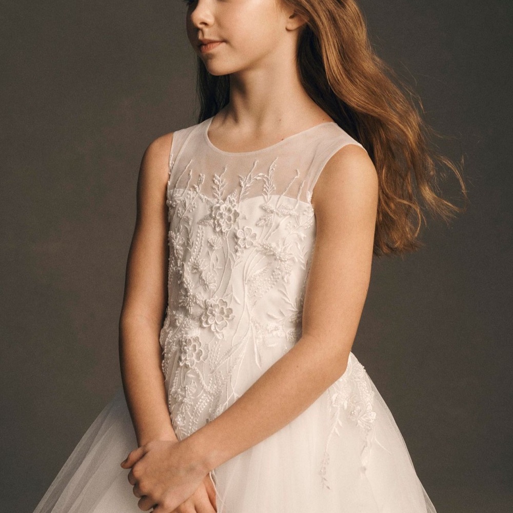 Princess Daliana Illuminated 3D Flower Girl Dress - Picture 2 of 4
